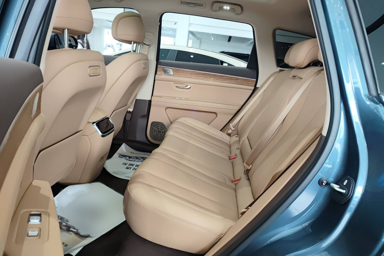 鸿蒙智行 问界M7 2024款 1.5T 智驾后驱Ultra版 5座中控内饰7004