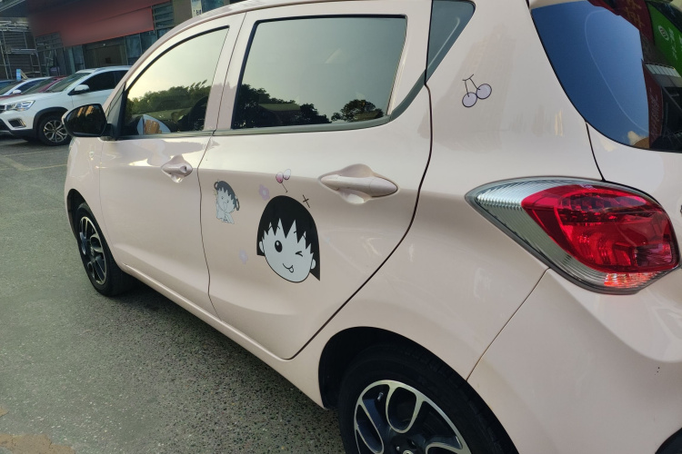 长安欧尚 奔奔E-Star 2021款 国民版 多彩款 磷酸铁锂（31.86kWh）车身外观4