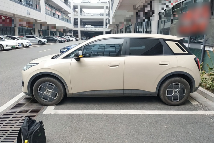 埃安 AION UT 2025款 330星辉版车身外观6003