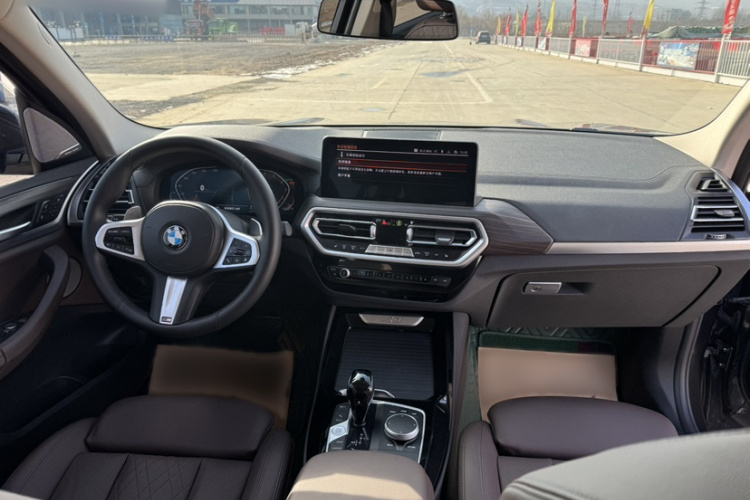 宝马X3 2022款 xDrive30i 领先型 M曜夜套装中控内饰7001