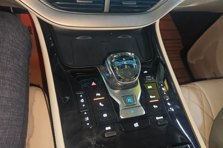 腾势D9 2024款 EV 620 尊享型局部细节18