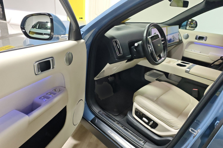 理想汽车 理想L8 2023款 Max中控内饰7003