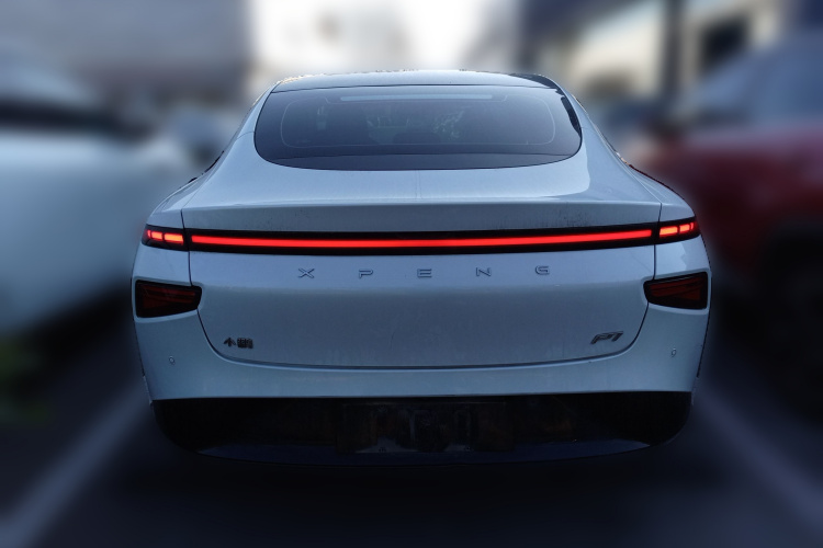 小鹏P7 2020款 586N车身外观6