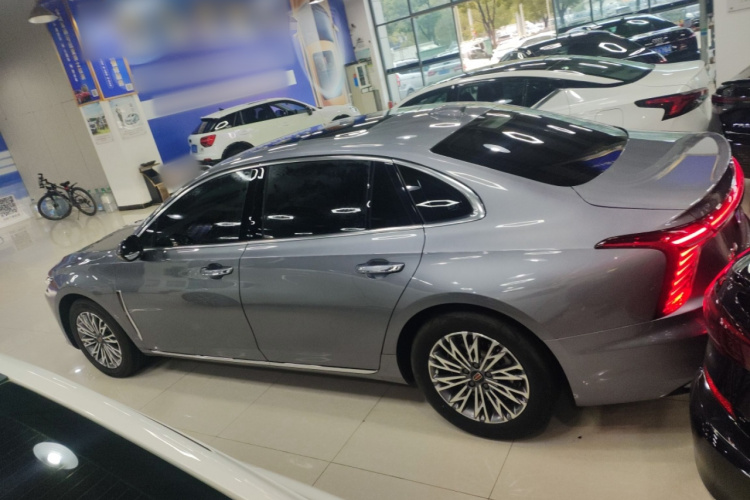 红旗H5 2023款 2.0T 自动智联旗享版车身外观4