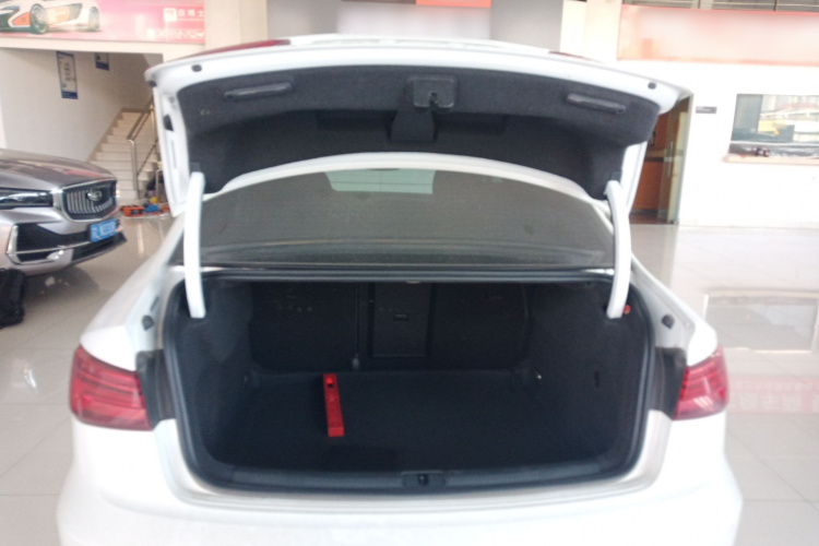 奥迪A3 2019款 Limousine 35 TFSI 进取型 国VI机舱底盘23