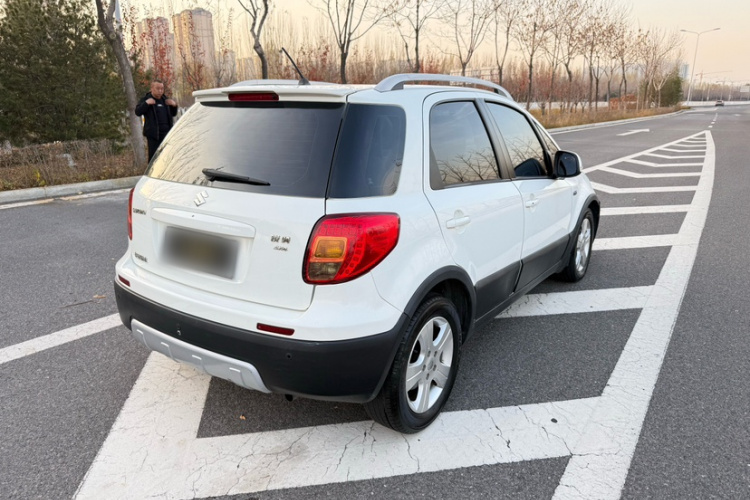 铃木 天语 SX4 2013款 酷锐 1.6L 自动20周年3G智能版车身外观6005