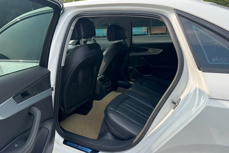 奥迪A4L 2022款 40 TFSI 豪华动感型中控内饰7002