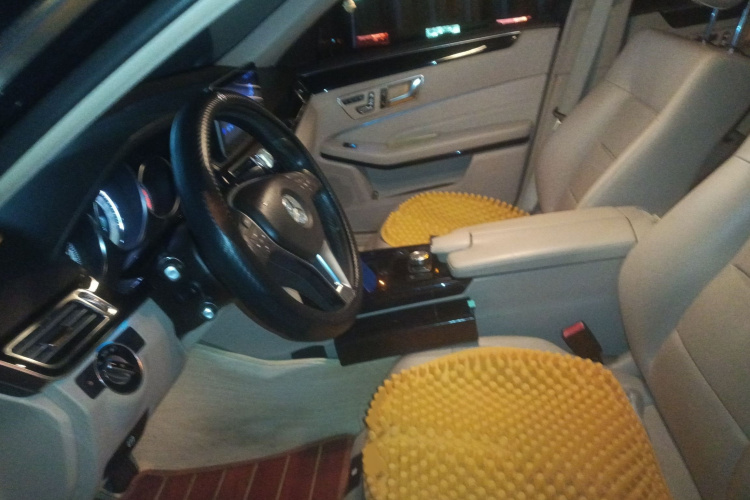 奔驰E级 2014款 改款 E 260 L 运动型局部细节19