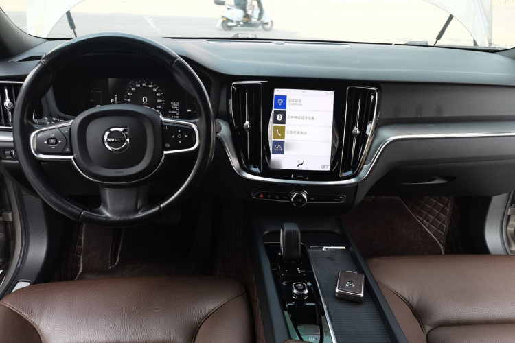 沃尔沃S60 2022款 B4 智逸豪华版中控内饰7001