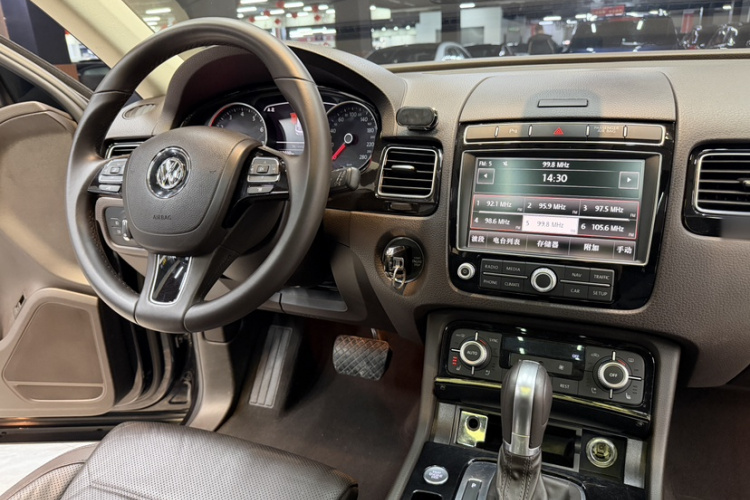 大众 途锐 2017款 3.0TSI 拓界版中控内饰7003