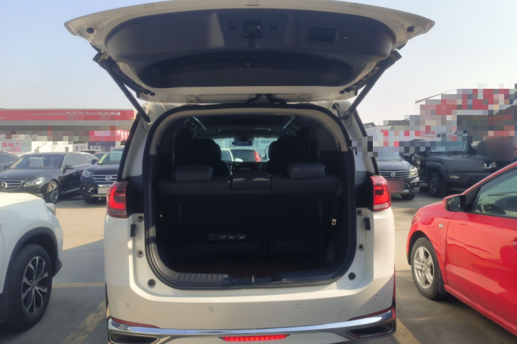 广汽传祺 传祺M8 2023款 领秀系列 390T 尊贵版机舱底盘23