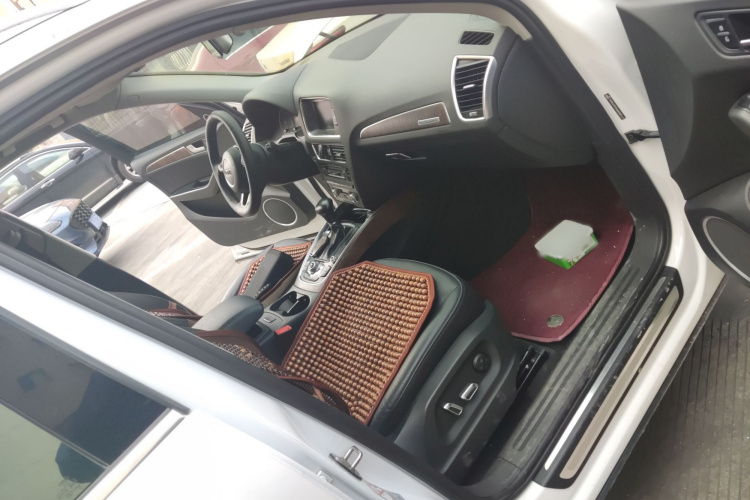 奥迪Q5 2013款 40 TFSI 舒适型局部细节9005