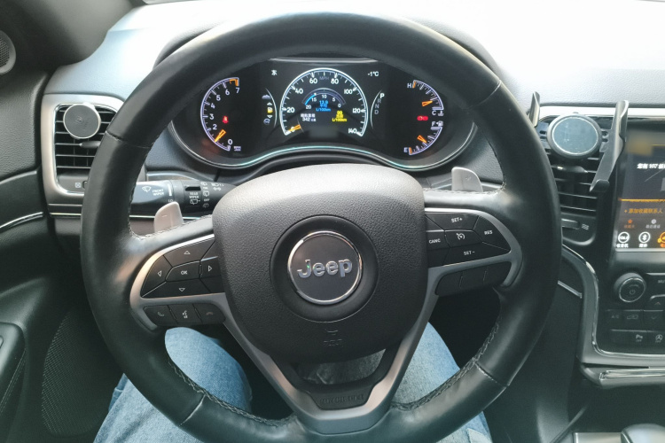 Jeep 大切诺基(进口) 2017款 3.0L 舒享导航版中控内饰13