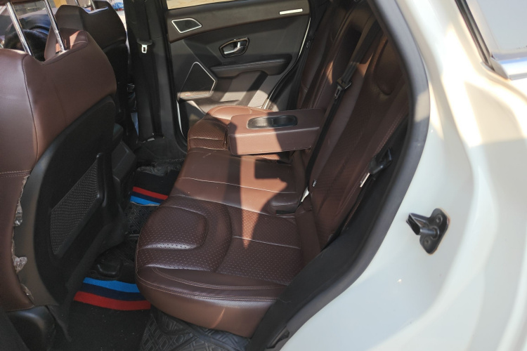 陆风X7 2015款 2.0T 全景尊贵版中控内饰21