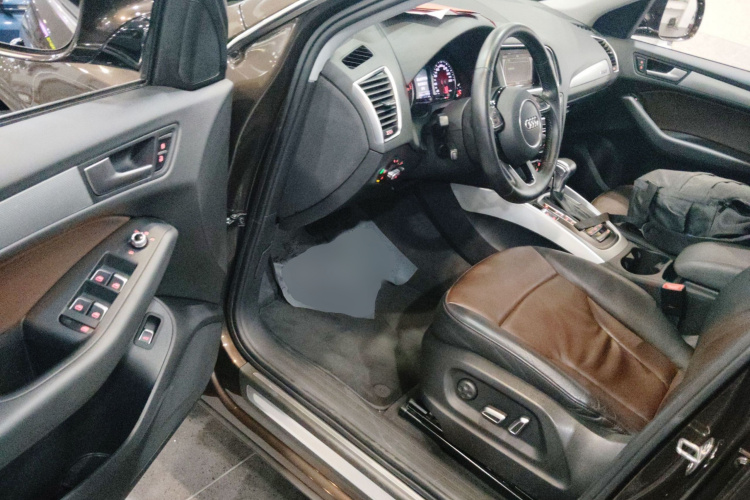 奥迪Q5 2016款 40 TFSI 技术型中控内饰7003