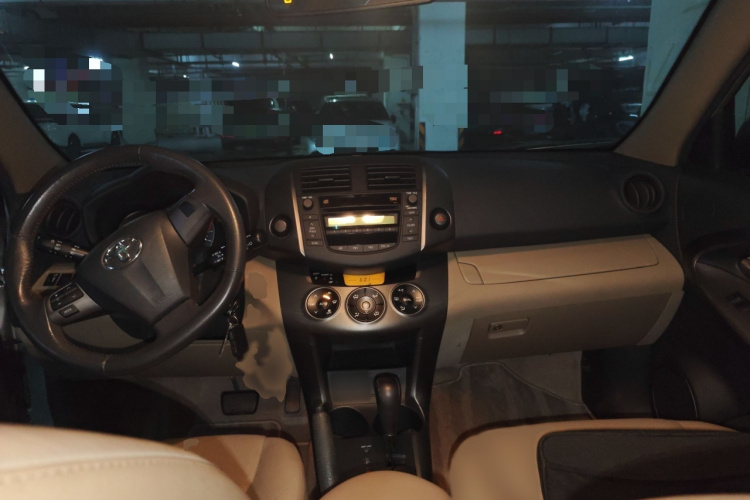 丰田 RAV4荣放 2011款 2.0L 自动豪华版中控内饰7002