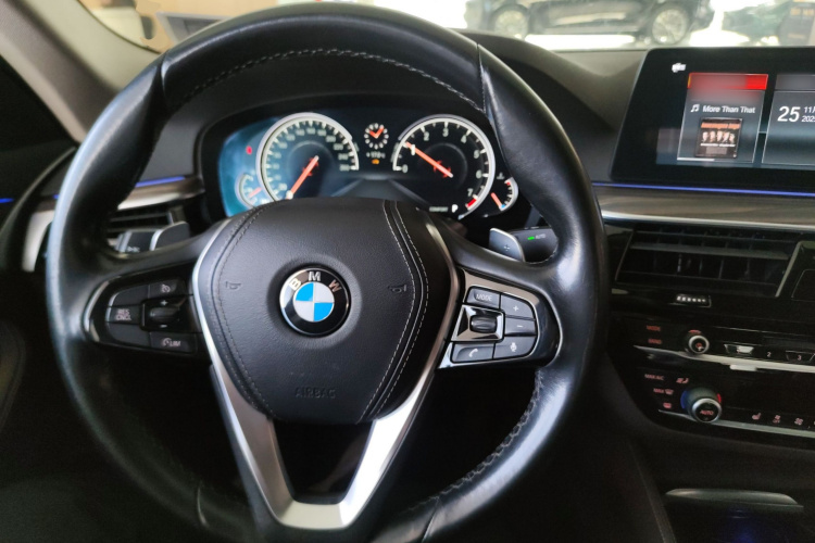 宝马5系 2018款 530Li 领先型 豪华套装中控内饰12