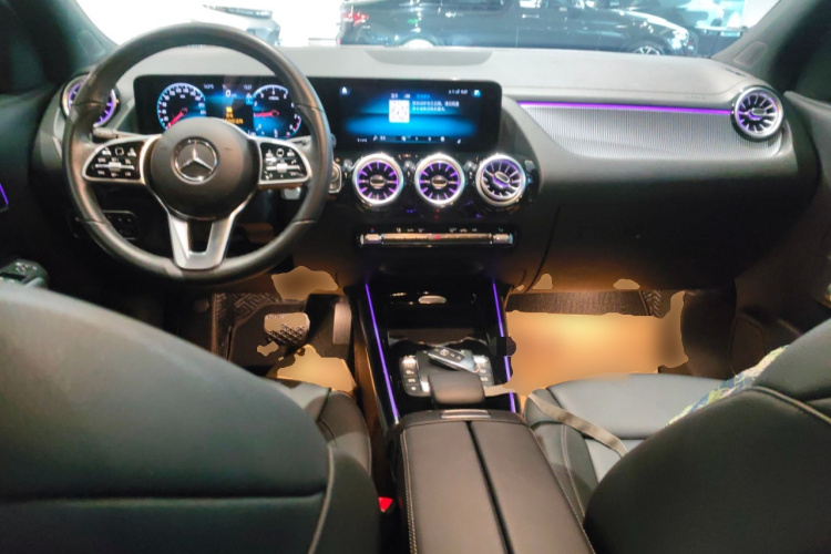 奔驰GLA 2023款 GLA 220中控内饰12