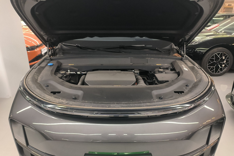 理想汽车 理想L8 2024款 Ultra机舱底盘24
