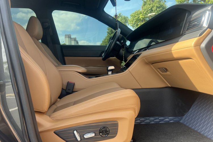 理想汽车 理想ONE 2020款 增程6座版中控内饰7009