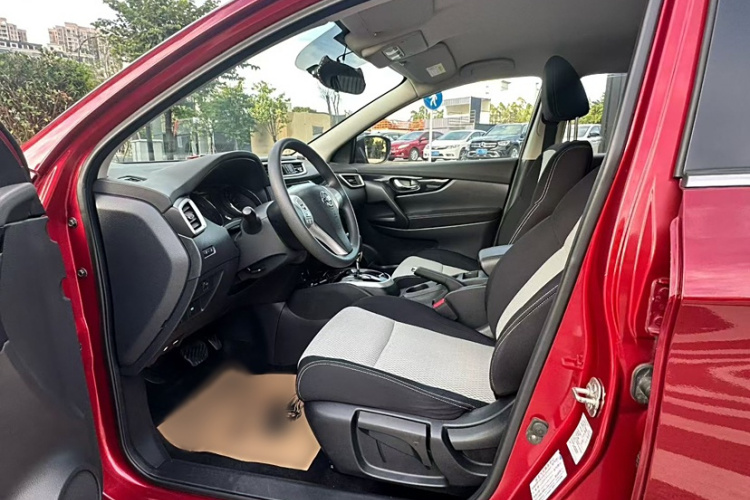 日产 逍客 2016款 2.0L CVT精英版中控内饰7003