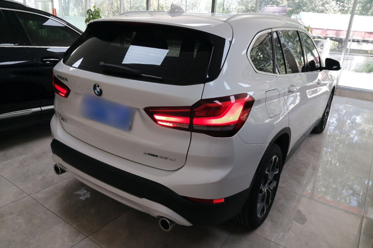 宝马X1 2022款 sDrive25Li 领先型车身外观6005