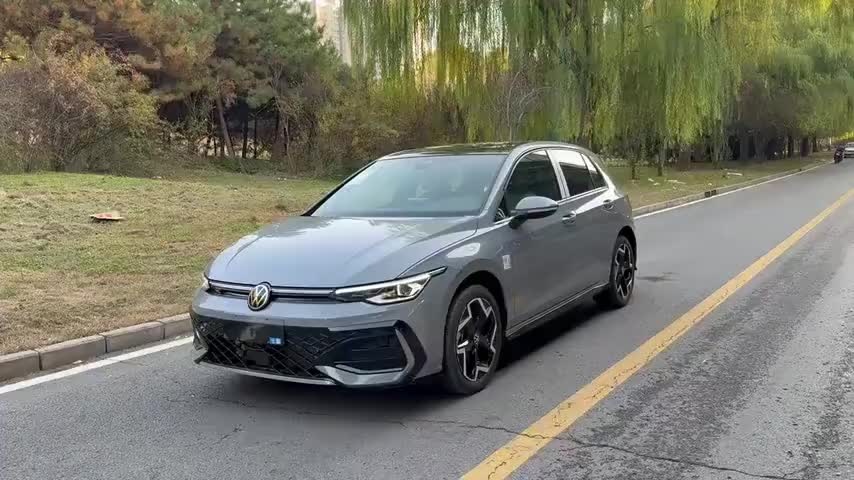 大众 高尔夫 2025款 改款二 300TSI R-Line实拍1