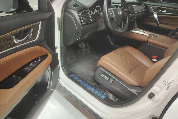 本田UR-V 2020款 370TURBO 四驱尊享版中控内饰7003