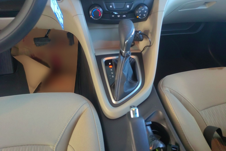 别克 英朗 2015款 15N 自动精英型局部细节18