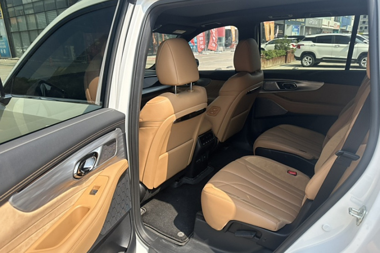 广汽传祺 传祺ES9 2024款 PHEV 143km 旅行者 Max中控内饰7002