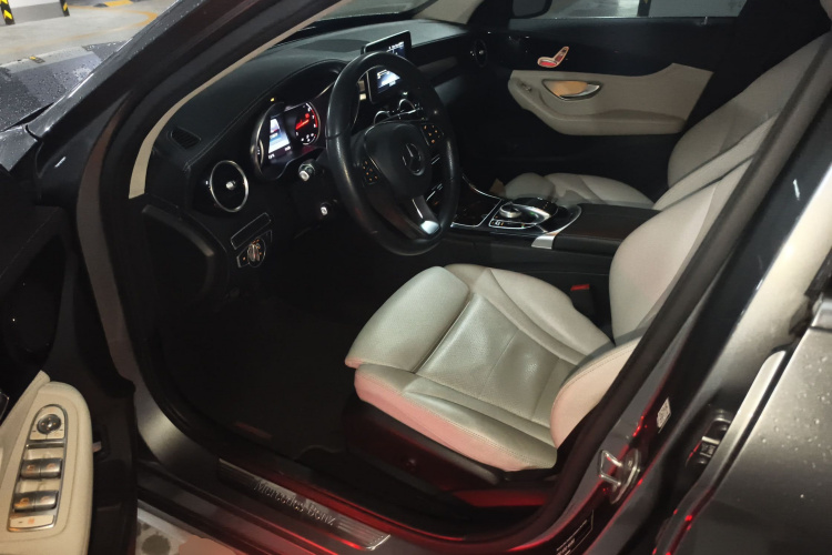 奔驰C级 2017款 改款 C 180 L 动感型运动版中控内饰19