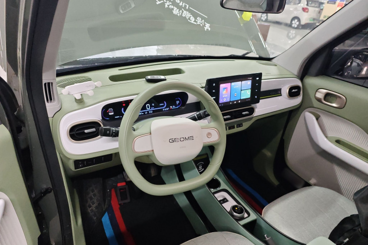 吉利银河 2025款 210km 熊猫骑士中控内饰12