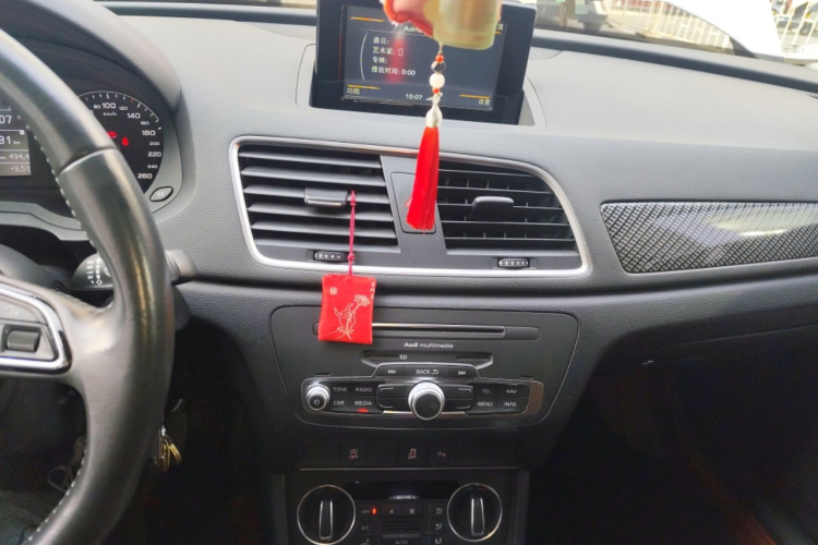 奥迪Q3 2018款 30周年年型 30 TFSI 时尚型局部细节16