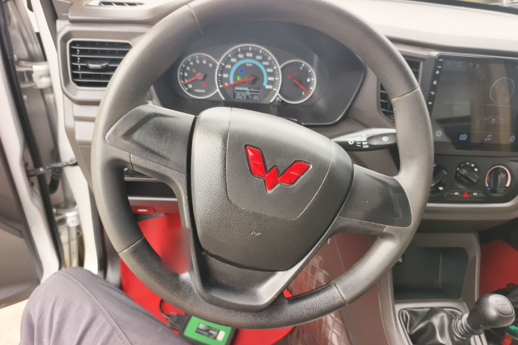 五菱汽车 五菱宏光V 2022款 1.5L劲享版电动助力LAR中控内饰13