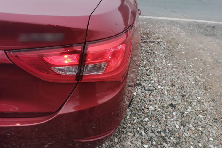 别克 英朗 2015款 15N 自动豪华型车身外观9