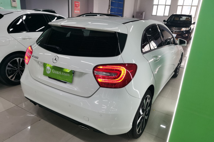 奔驰A级(进口) 2015款 A 200 时尚型车身外观7