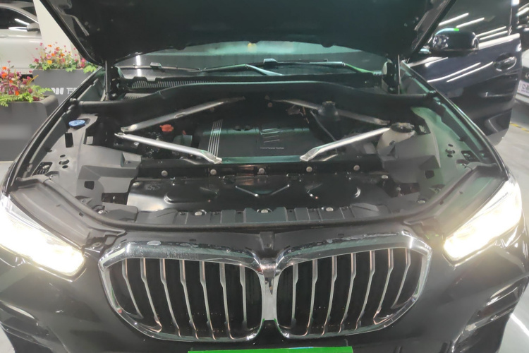 宝马X5(进口) 2021款 xDrive40i M运动套装机舱底盘24