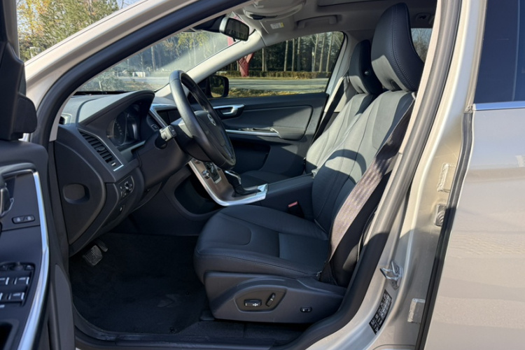 沃尔沃XC60 2017款 T5 智行升级版车身外观6005