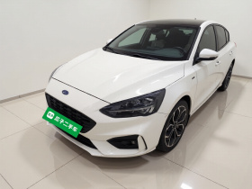 福特 福克斯 2021款 三厢 EcoBoost 180 自动ST Line