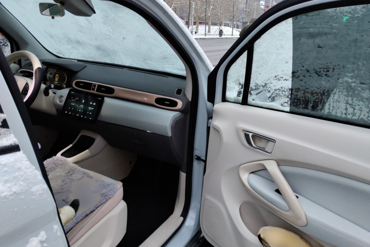 零跑汽车 零跑T03 2023款 403智享版局部细节9005