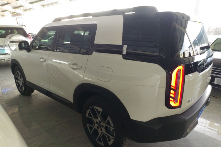 北京越野 北京BJ30 2026款 旅行家 1.5T DCT两驱进阶版车身外观4