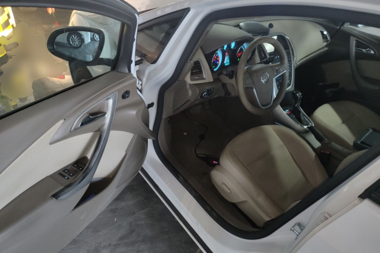 别克 英朗 2013款 GT 1.6L 自动时尚版中控内饰20