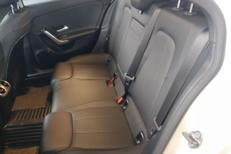 奔驰A级 2021款 A 200 L 运动轿车动感型中控内饰21