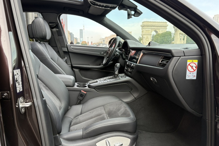 保时捷 2020款 Macan 2.0T中控内饰7014