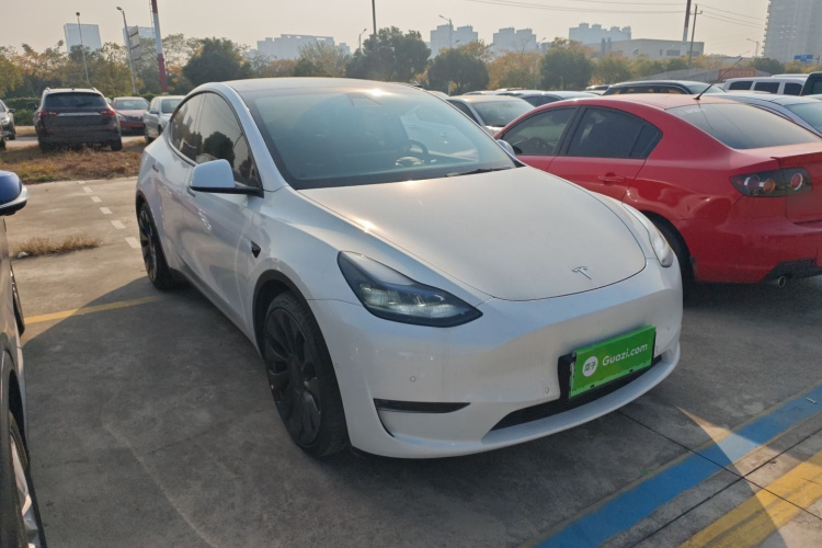 特斯拉 Model Y 2022款 Performance高性能全轮驱动版车身外观3