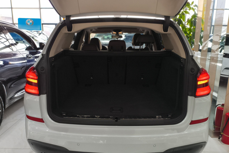 宝马X3 2021款 改款 xDrive28i 豪华套装机舱底盘23