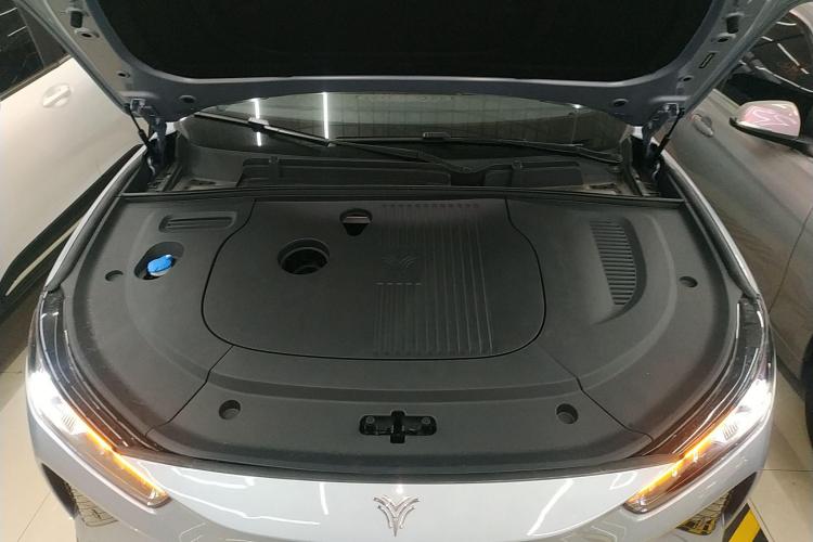 哪吒汽车 哪吒L 2024款 增程 310 闪充红衣版机舱底盘24