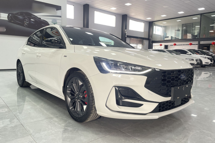 福特 福克斯 2022款 三厢 EcoBoost 180 自动ST Line车身外观6003