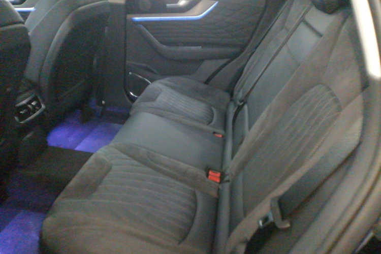 红旗HS5 2022款 改款 2.0T 智联旗享版中控内饰21