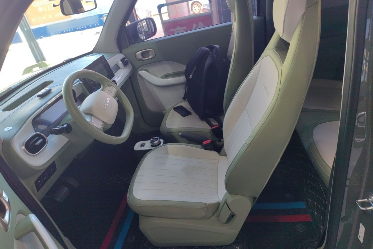 吉利银河 2025款 210km 熊猫骑士中控内饰19